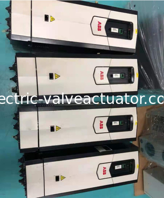 Un buon prezzo. Invertitore ABB ACS880-01-105A-3 Invertitore di frequenza trifase per il controllo del motore a 50 Hz in linea