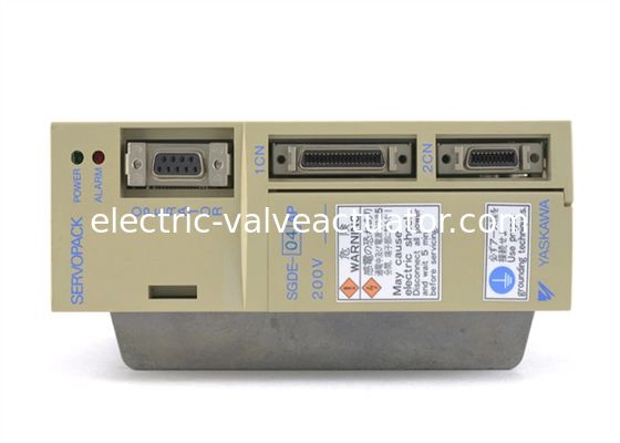 Un buon prezzo. Yaskawa AC Servo Amplifier 400W SGDE-04AP ISERVO DRIVE 200-230VAC 50/60HZ 6A in linea