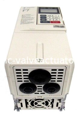 Un buon prezzo. Azionamenti industriali dell'AZIONAMENTO 380-480VAC 5HP 7.6AMP 3PHASE di YASKAWA CIMR-F7U43P71F servo in linea