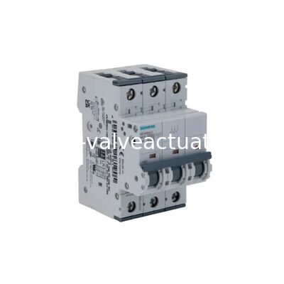 Un buon prezzo. Siemens 136-07-818 SENTRON C-Type Miniature Circuit Breaker | 3-Pole Electrical Protection in linea